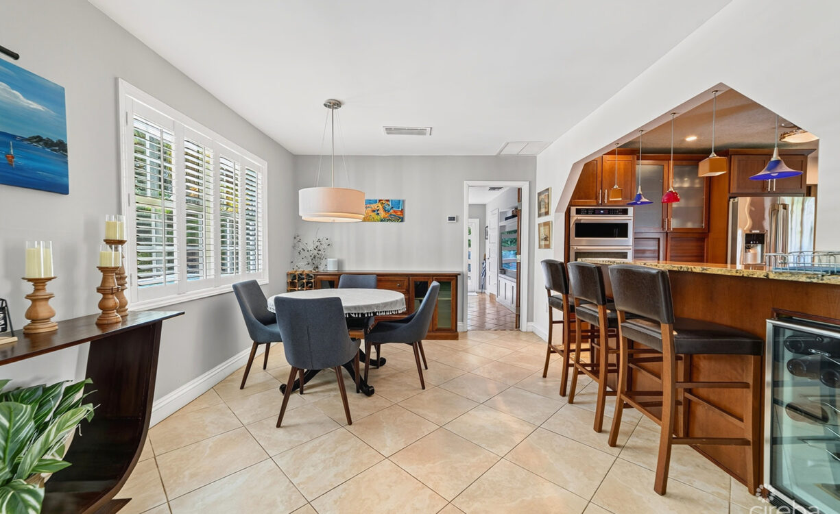 RARE DOUBLE-LOT OASIS BUNGALOW  WITH POOL IN SNUG HARBOUR