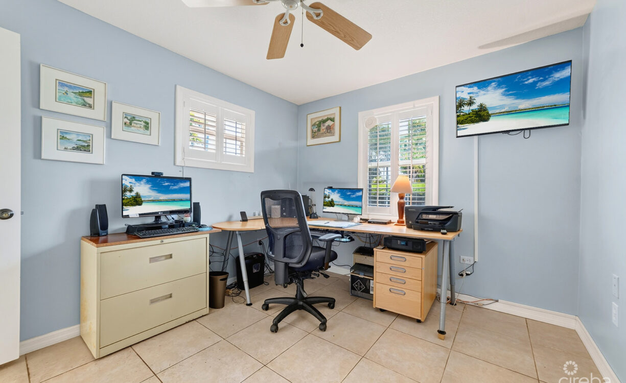 RARE DOUBLE-LOT OASIS BUNGALOW  WITH POOL IN SNUG HARBOUR