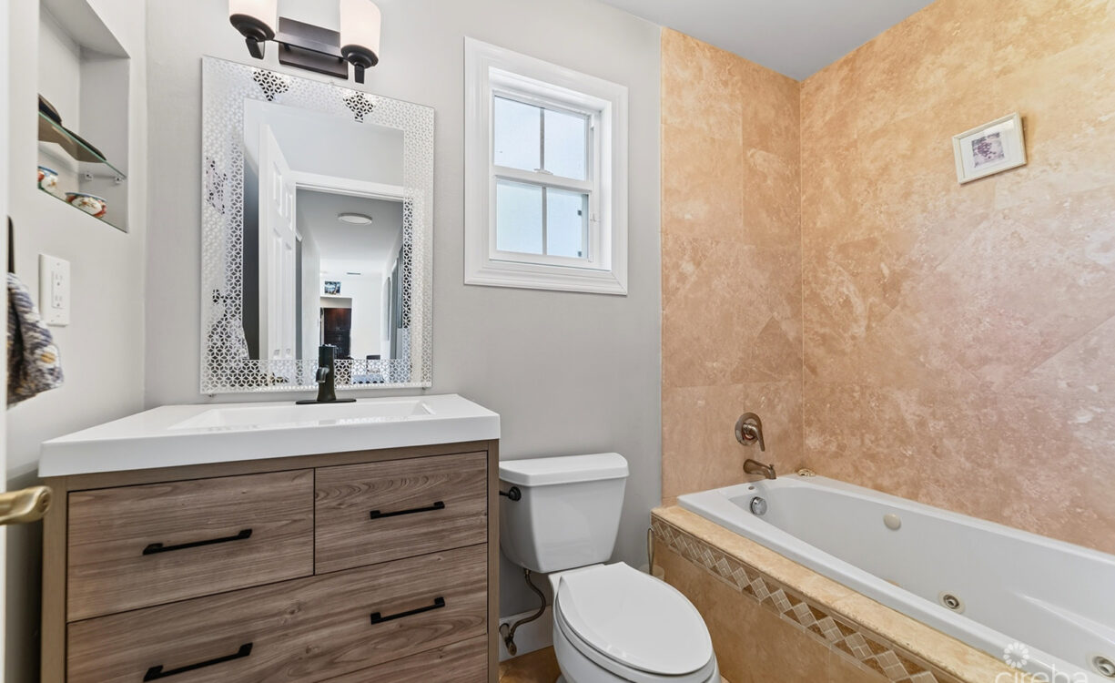 RARE DOUBLE-LOT OASIS BUNGALOW  WITH POOL IN SNUG HARBOUR