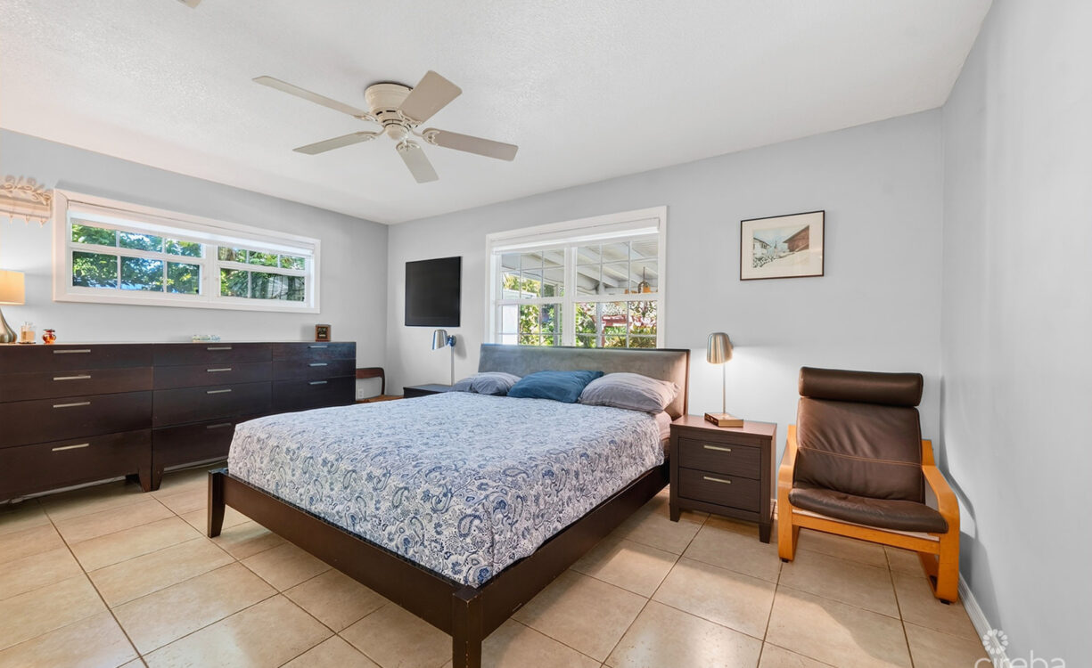 RARE DOUBLE-LOT OASIS BUNGALOW  WITH POOL IN SNUG HARBOUR