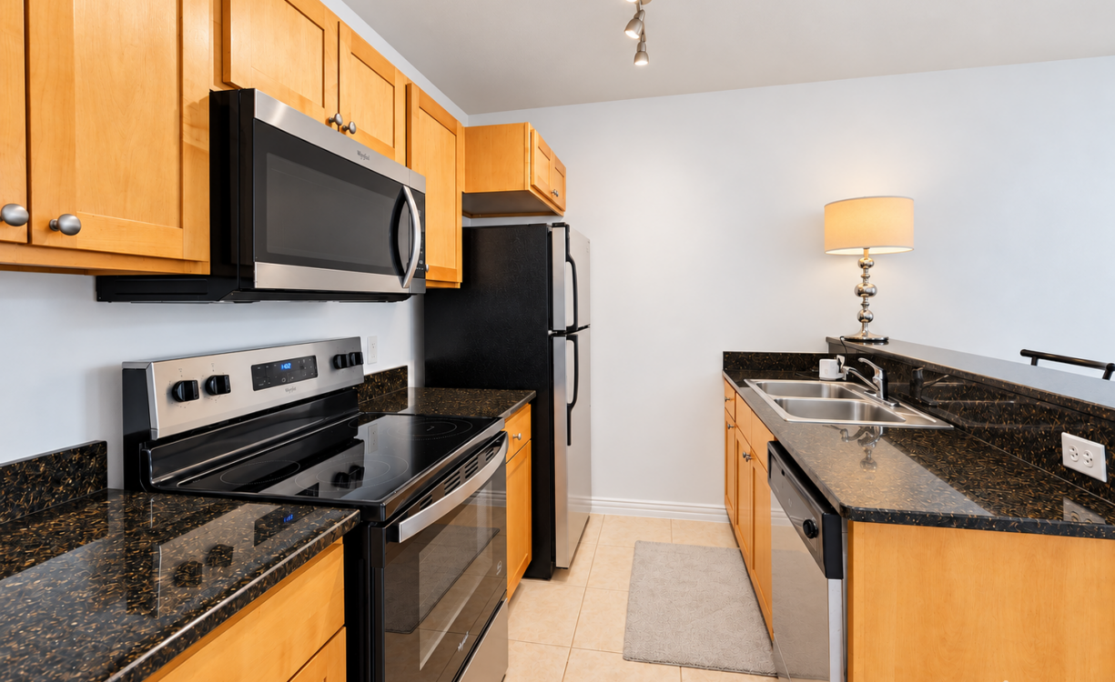 LAKESIDE VILLAS E-140