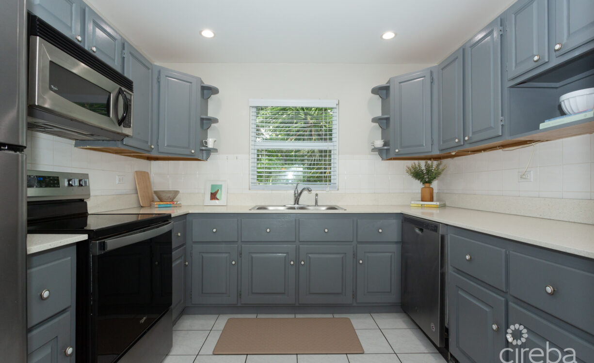 TROPICAL HAVEN SUNNY END UNIT