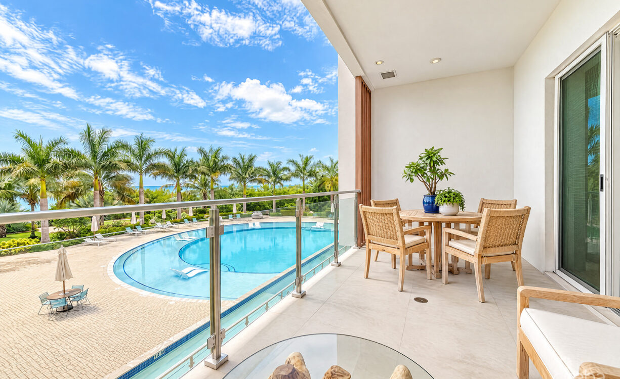 AURA  OCEANVIEW THREE BED TOWNHOME WITH DEN