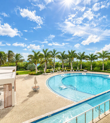 AURA  OCEANVIEW THREE BED TOWNHOME WITH DEN