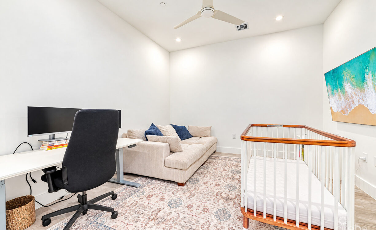 AURA  OCEANVIEW THREE BED TOWNHOME WITH DEN