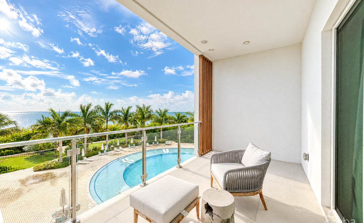 AURA  OCEANVIEW THREE BED TOWNHOME WITH DEN
