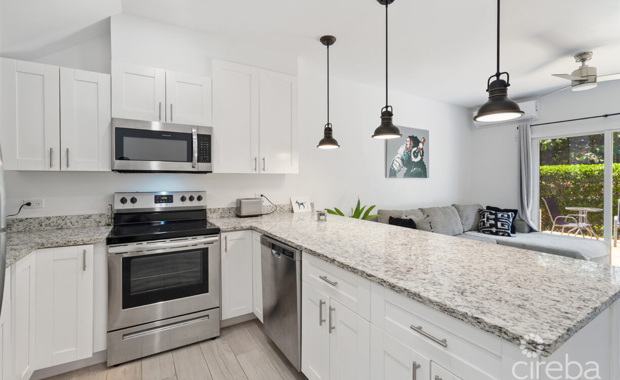 LIGHTHOUSE MANOR #25  BEAUTIFUL ONE BED TOWNHOUSE!