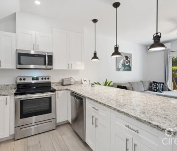 LIGHTHOUSE MANOR #25  BEAUTIFUL ONE BED TOWNHOUSE!