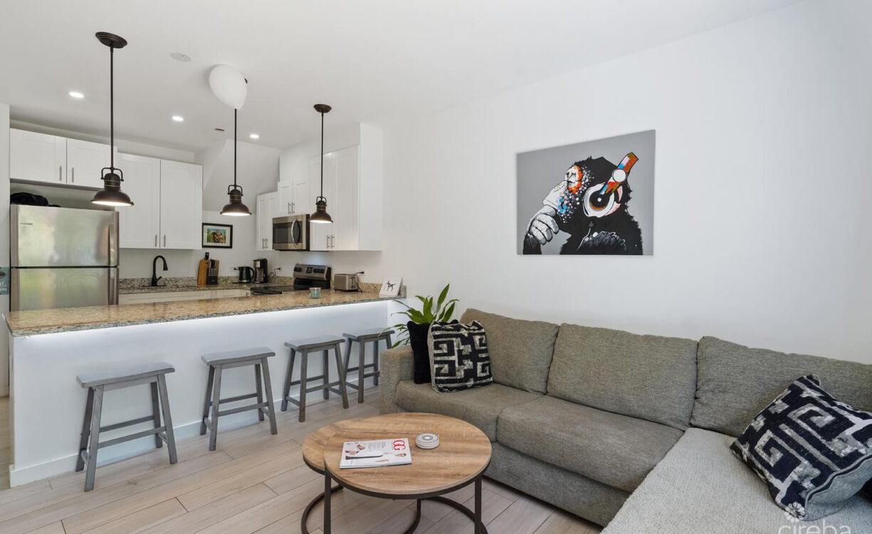 LIGHTHOUSE MANOR #25  BEAUTIFUL ONE BED TOWNHOUSE!