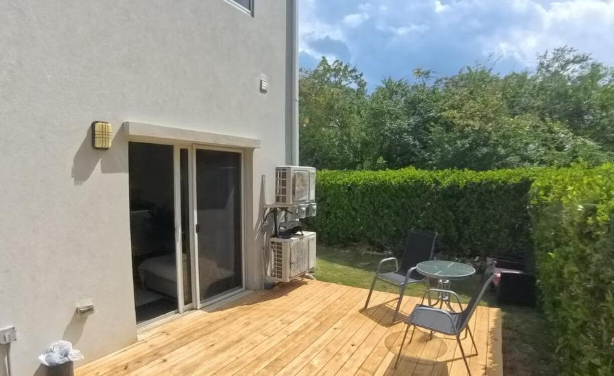 LIGHTHOUSE MANOR #25  BEAUTIFUL ONE BED TOWNHOUSE!