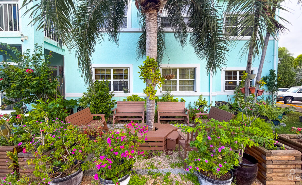 ROSEDALE GARDENS DELUXE TWO BEDROO GROUNDFLOOR CONDO