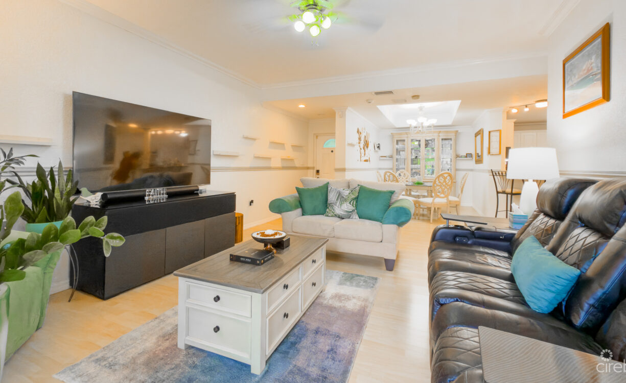 ROSEDALE GARDENS DELUXE TWO BEDROO GROUNDFLOOR CONDO