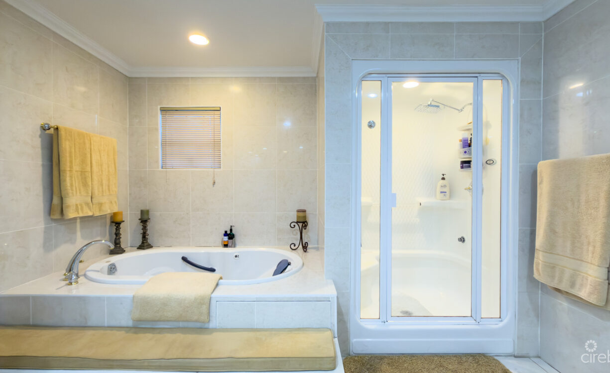 ROSEDALE GARDENS DELUXE TWO BEDROO GROUNDFLOOR CONDO