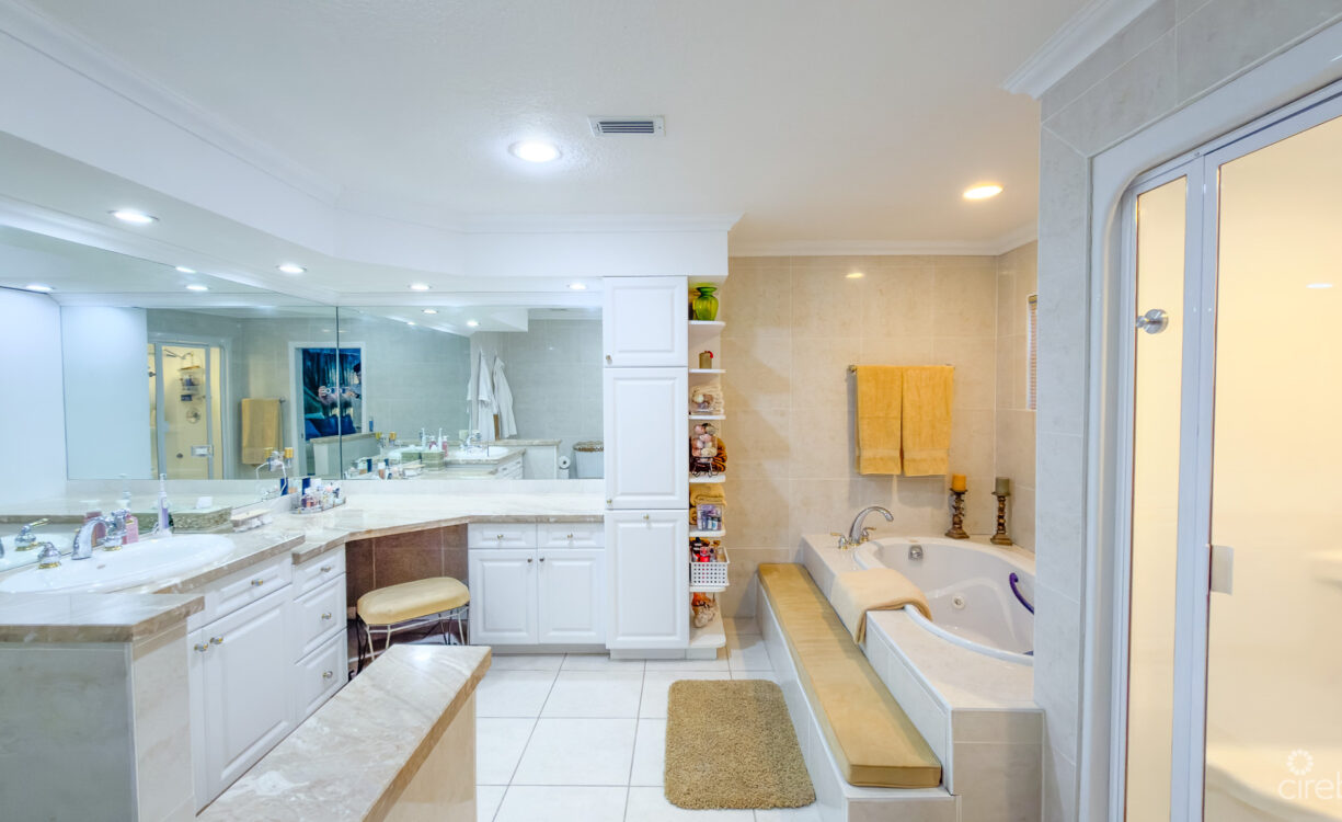 ROSEDALE GARDENS DELUXE TWO BEDROO GROUNDFLOOR CONDO