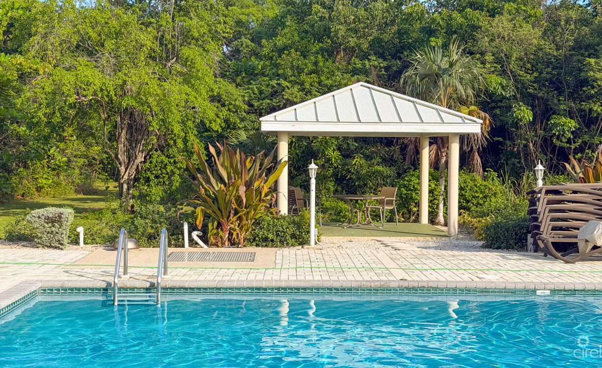 ROSEDALE GARDENS DELUXE TWO BEDROO GROUNDFLOOR CONDO