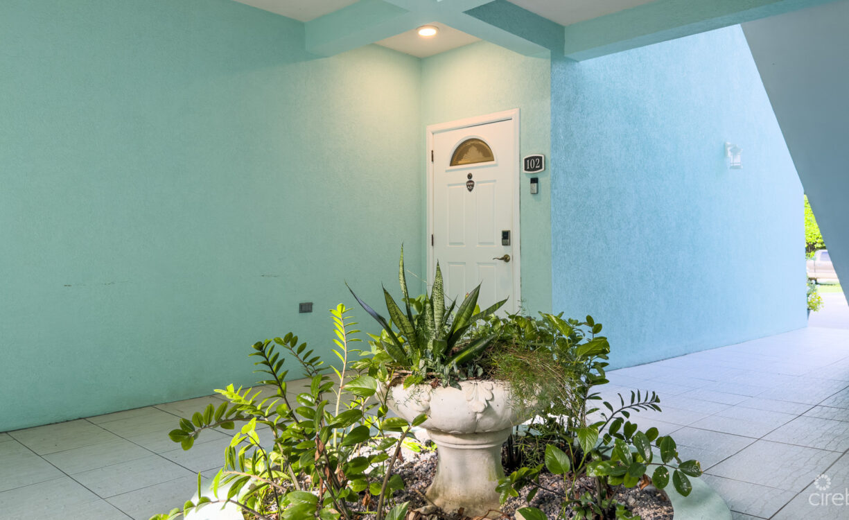 ROSEDALE GARDENS DELUXE TWO BEDROO GROUNDFLOOR CONDO