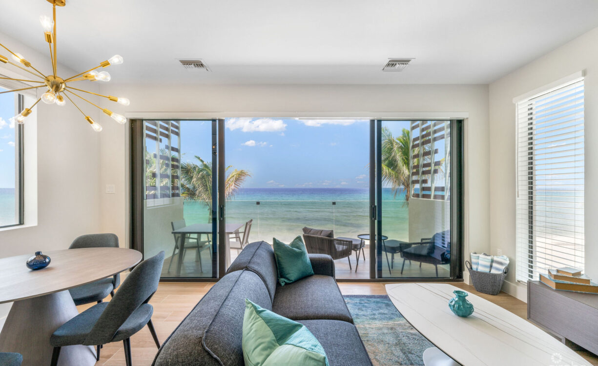 SILVER REEF RESIDENCES  - BEACHFRONT GEM