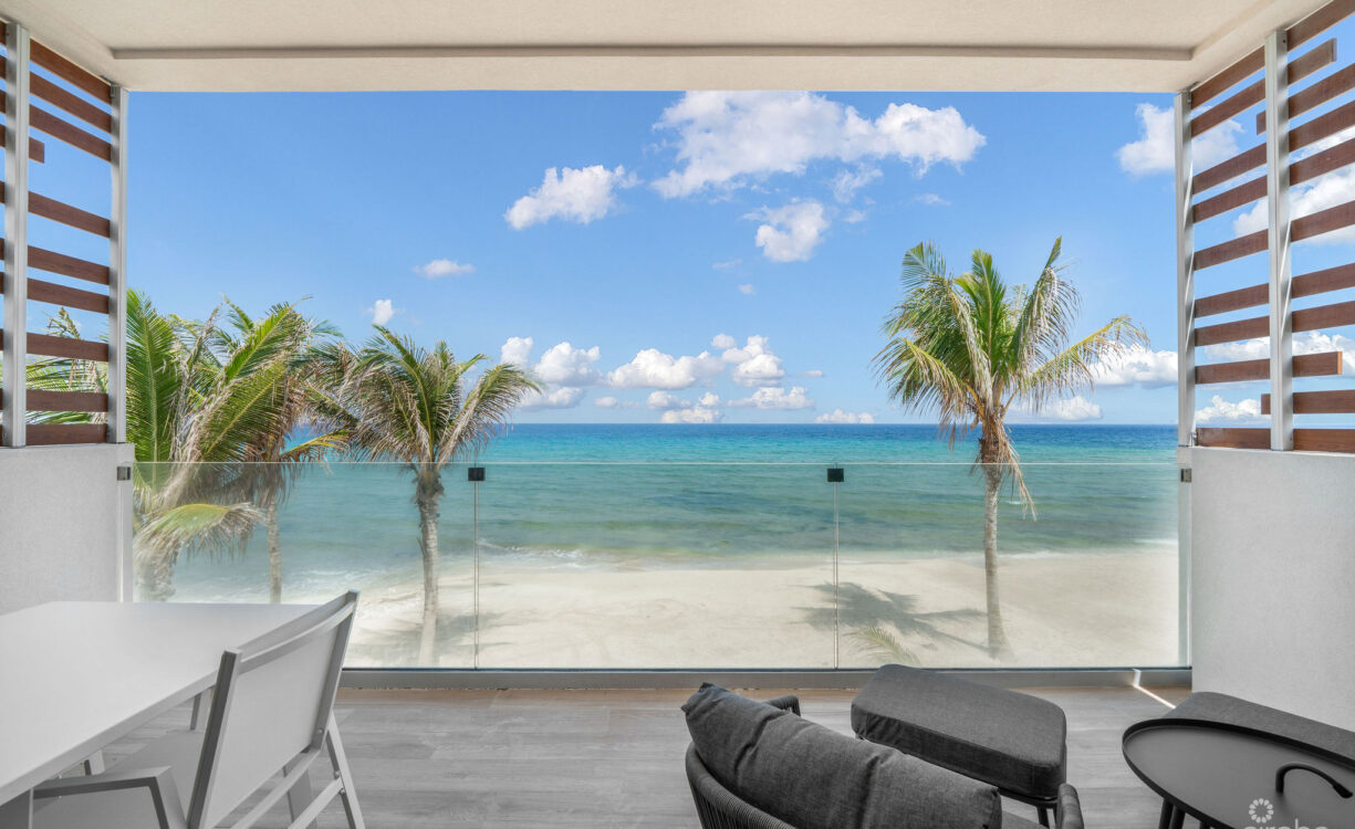 SILVER REEF RESIDENCES  - BEACHFRONT GEM