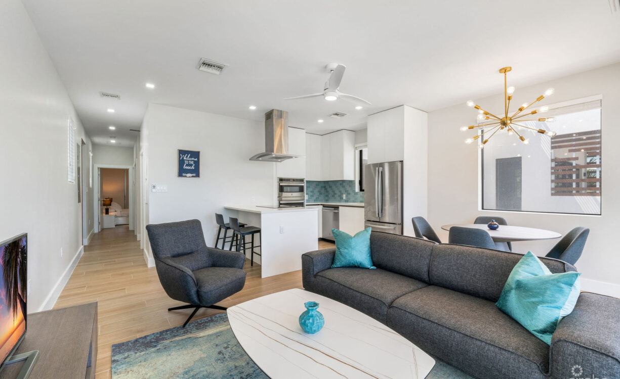SILVER REEF RESIDENCES  - BEACHFRONT GEM