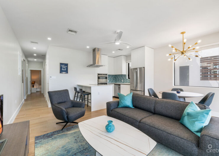 SILVER REEF RESIDENCES  - BEACHFRONT GEM