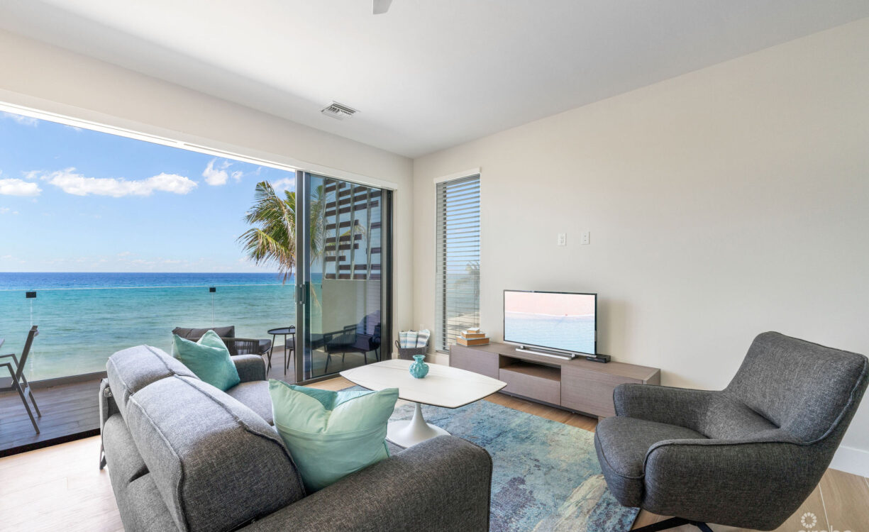 SILVER REEF RESIDENCES  - BEACHFRONT GEM