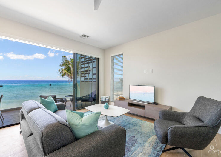 SILVER REEF RESIDENCES  - BEACHFRONT GEM