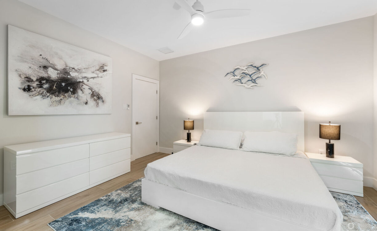 SILVER REEF RESIDENCES  - BEACHFRONT GEM