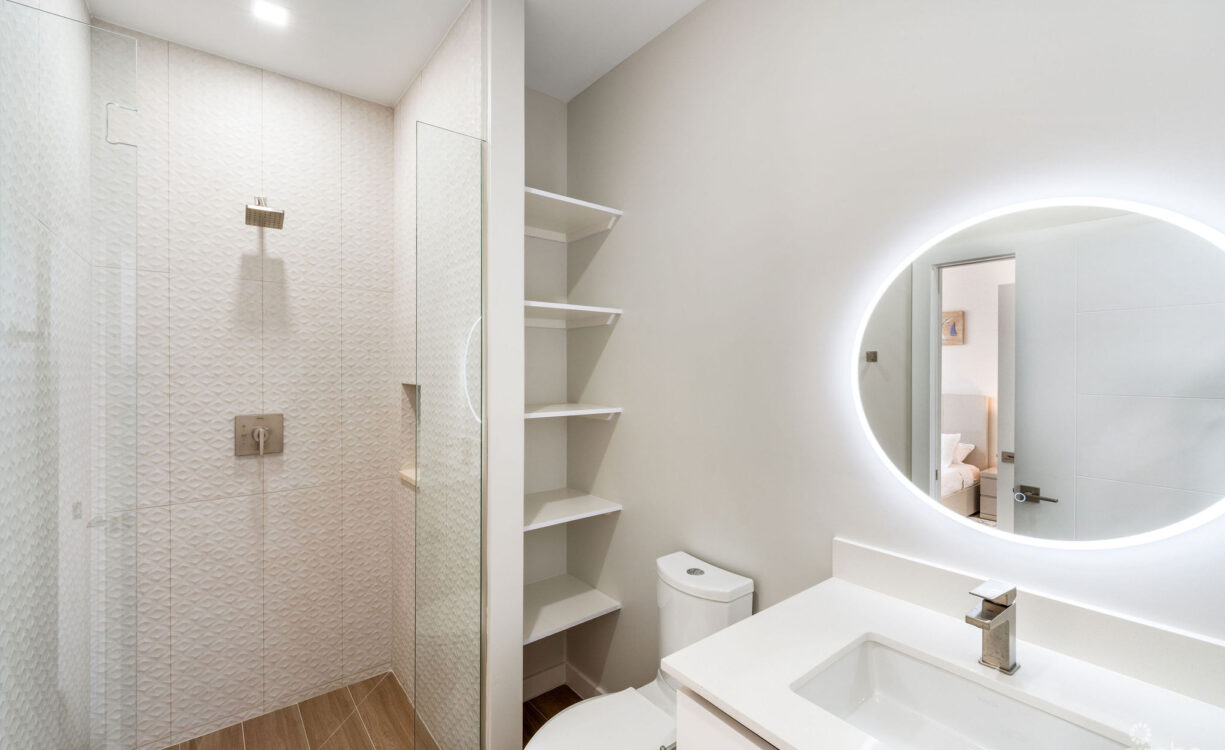 SILVER REEF RESIDENCES  - BEACHFRONT GEM