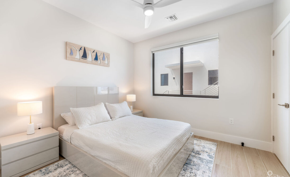 SILVER REEF RESIDENCES  - BEACHFRONT GEM