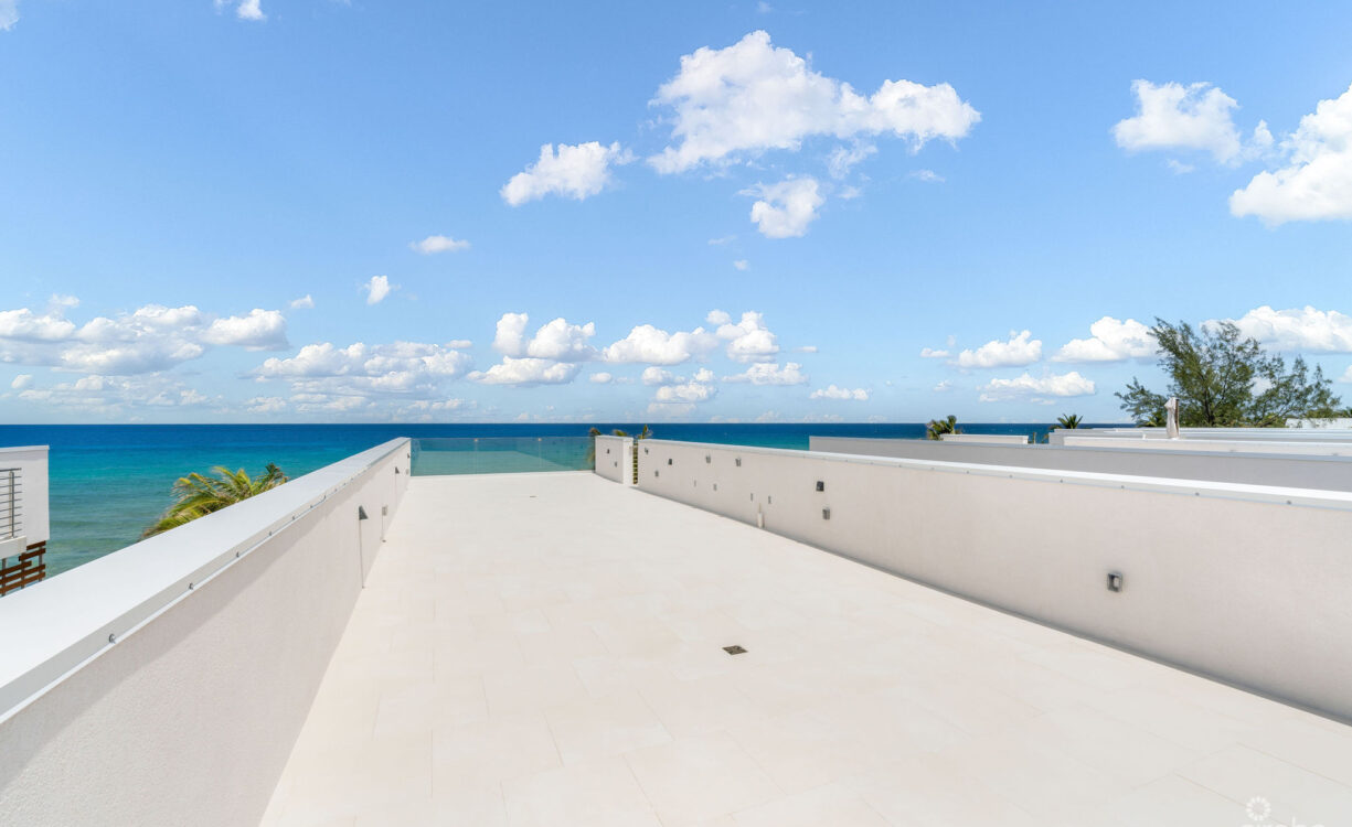 SILVER REEF RESIDENCES  - BEACHFRONT GEM