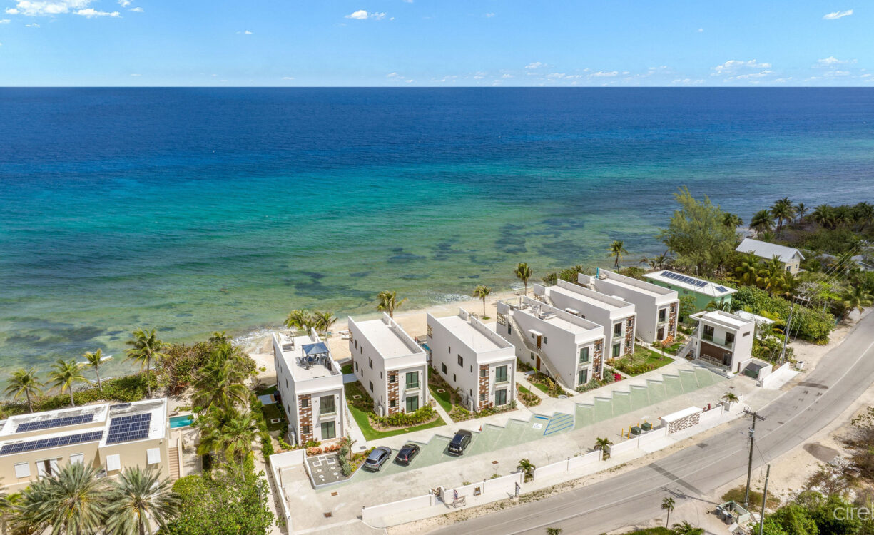 SILVER REEF RESIDENCES  - BEACHFRONT GEM