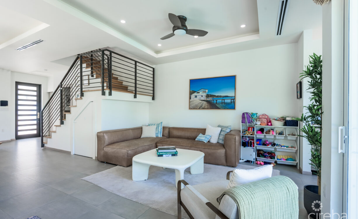 PLYMOUTH 3 BEDROOM TOWNHOUSE
