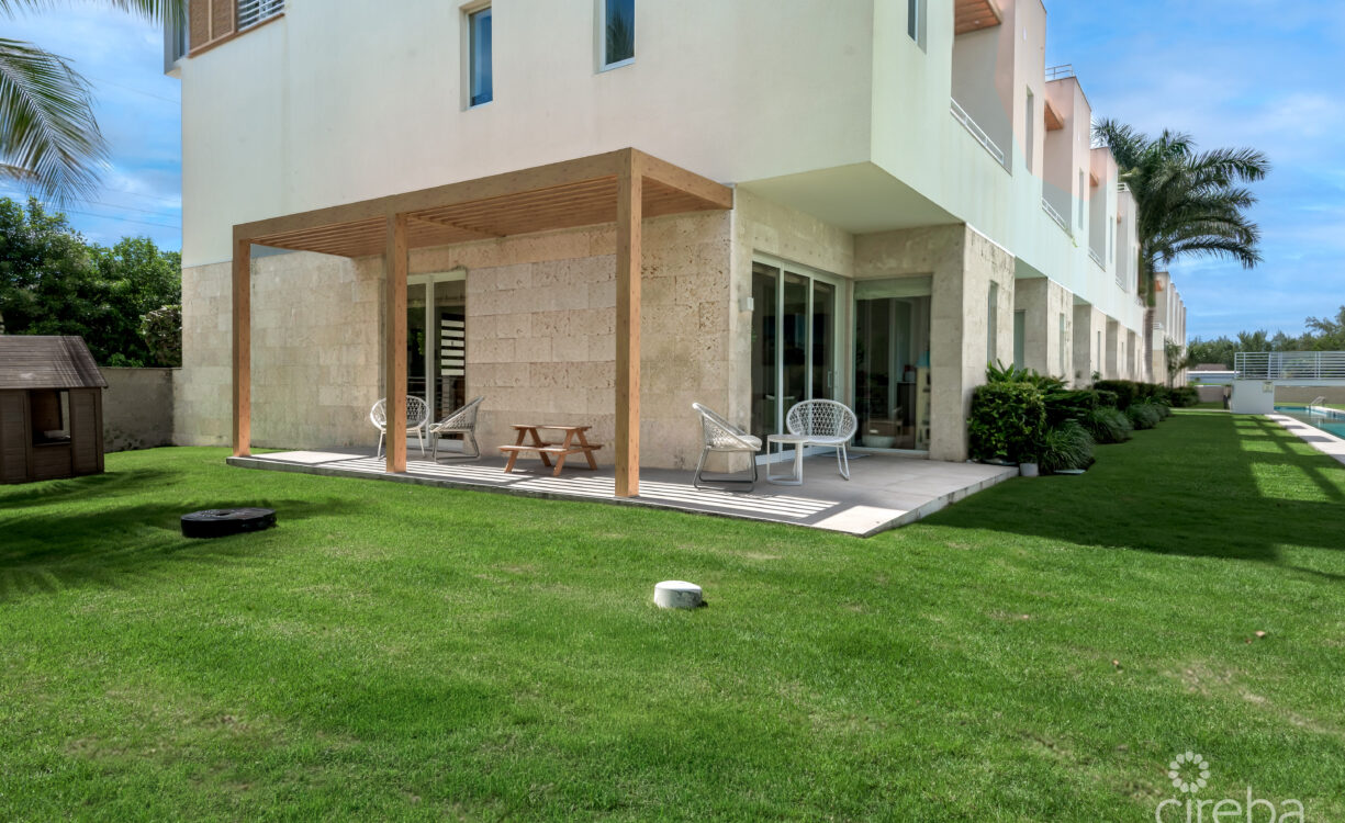 PLYMOUTH 3 BEDROOM CORNER TOWNHOUSE - 7 MILE BEACH CORRIDOR